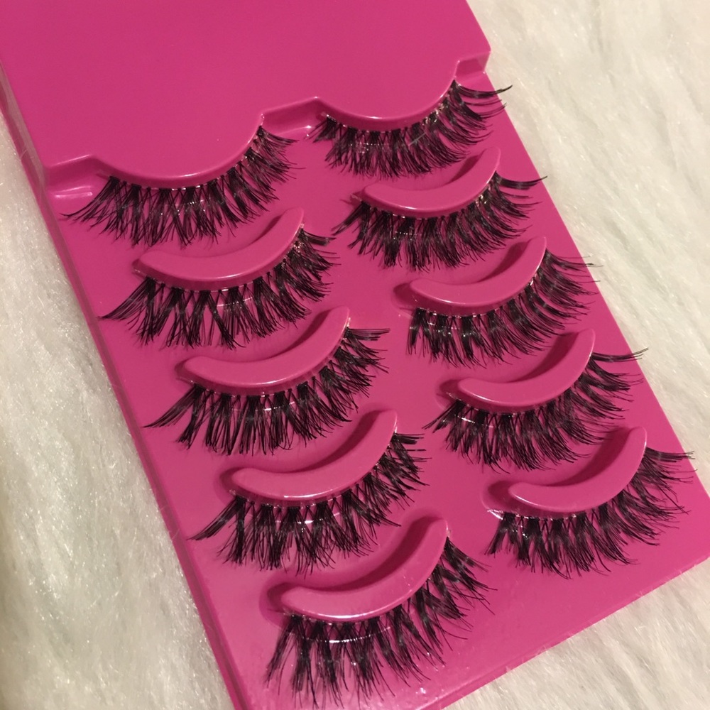 5 pairs of wispy eyelashes